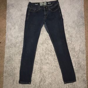 Size 7 dark wash skinny jean